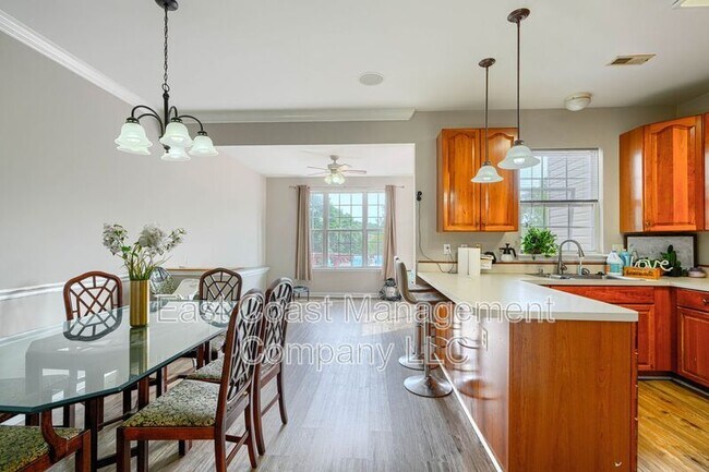 Building Photo - 403 Deer Hill Cir