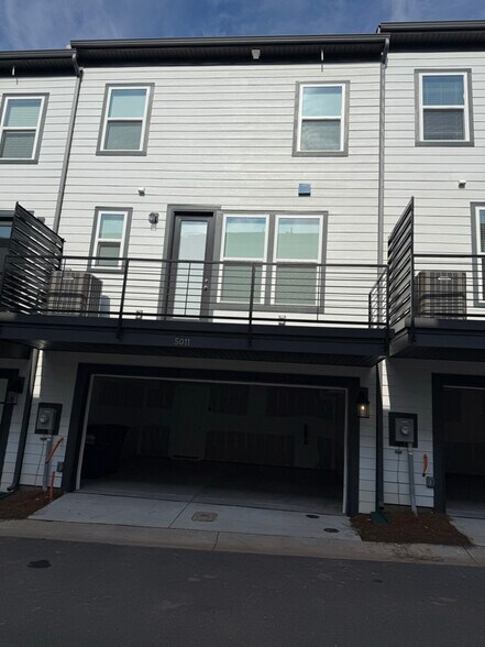 Building Photo - 5011 Westmead Ln