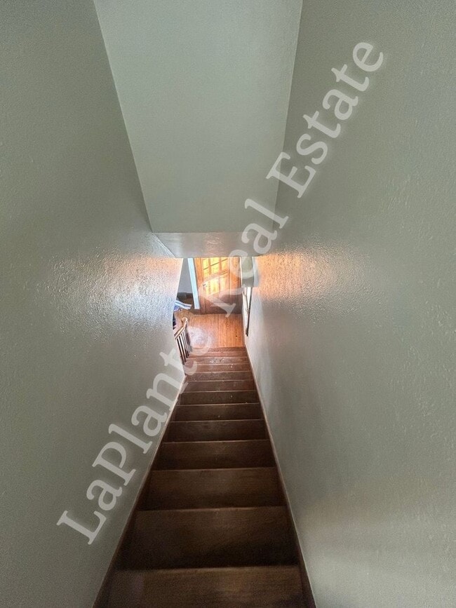 Building Photo - Inviting Toledo Residence with Easy Access to Major Routes