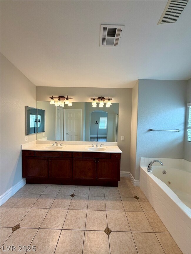 Building Photo - 299 Dogleg Dr