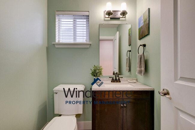 Building Photo - 3 Bed 2.5 Bath Townhome