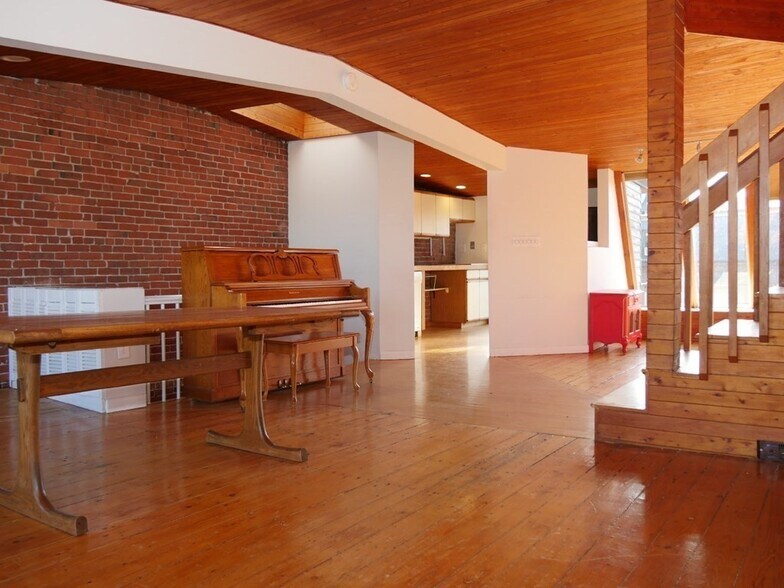 Building Photo - 45 E Springfield St