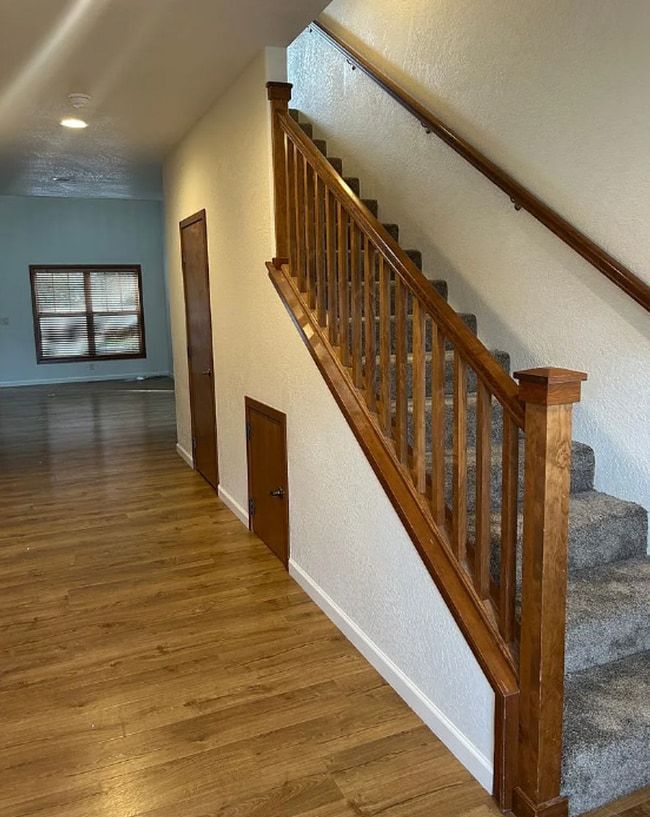 Building Photo - East Medford 2 bedroom 1.5 bathroom 2 story townhome