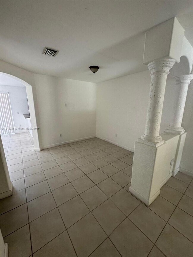 Building Photo - 15071 SW 9th Ln