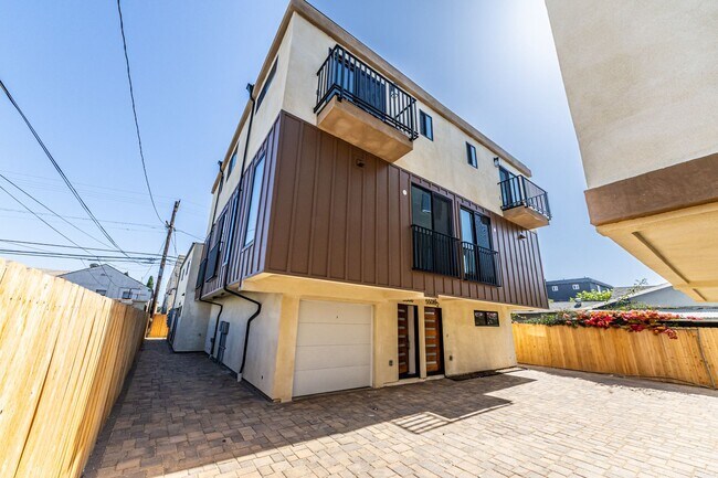 Building Photo - 5508 Barton Ave