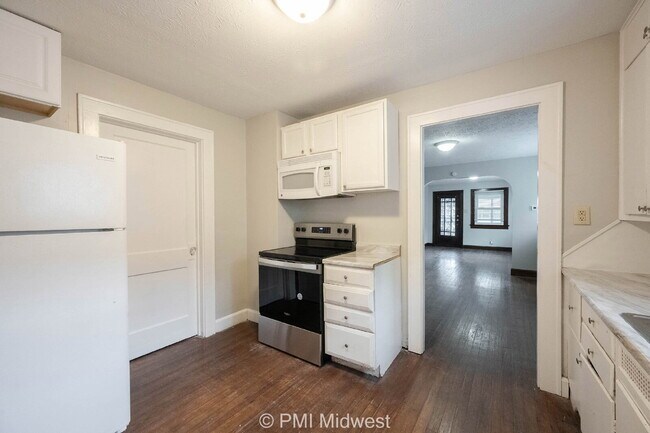 Building Photo - 4850 Hillside Ave