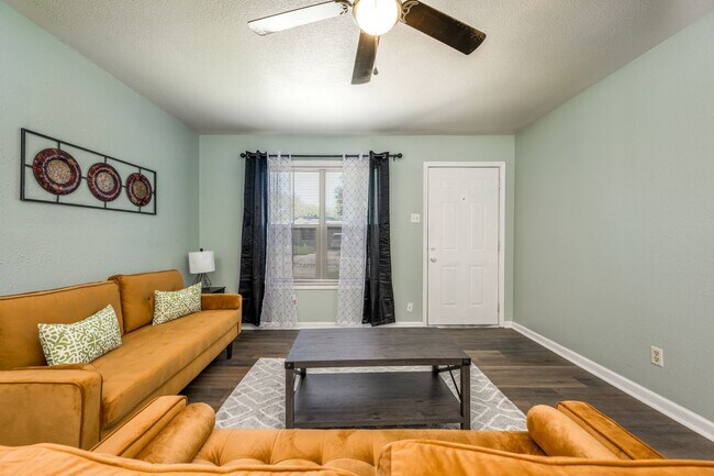 Building Photo - 509 Woodford Ln