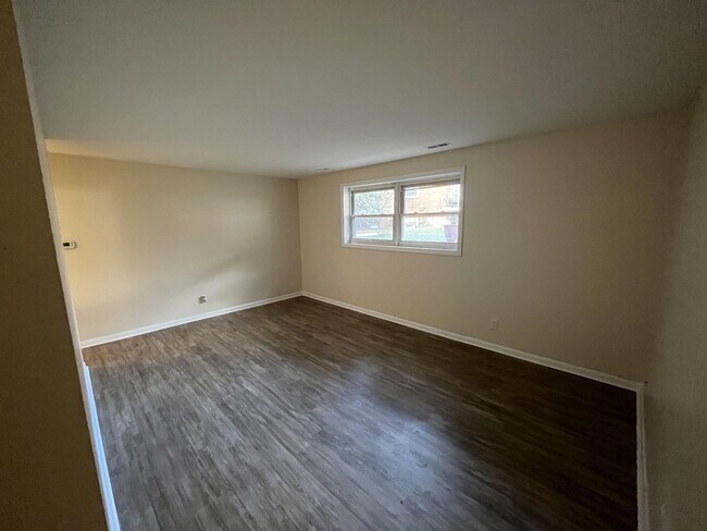 Building Photo - 101 N Edgewood Dr