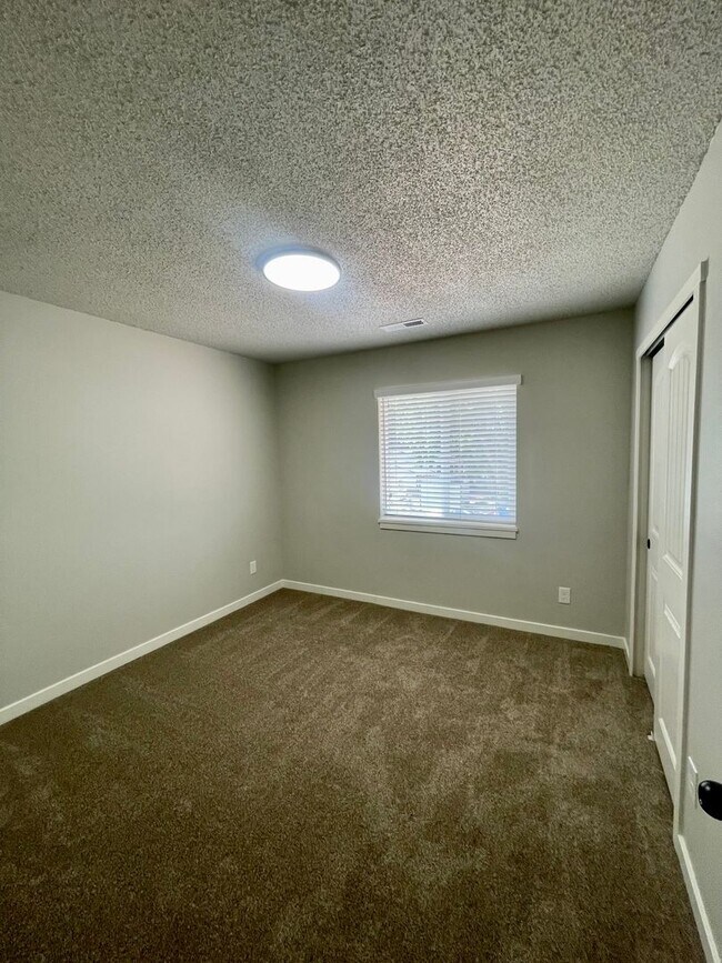Building Photo - 1011 De La Vista Ln