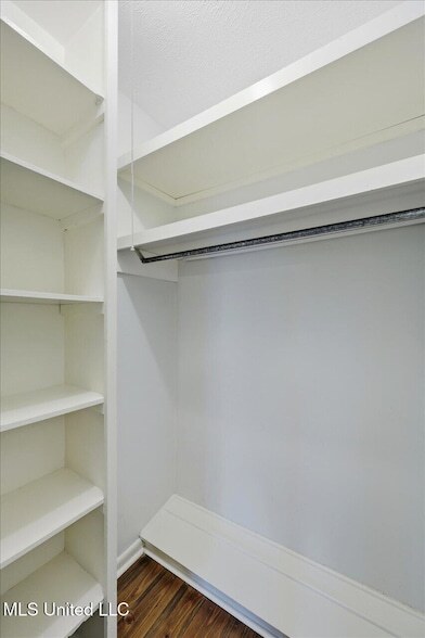 Building Photo - 144 Rollingwood Dr