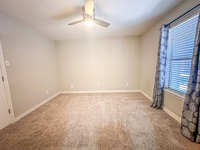Building Photo - 2-Bedroom, 2-Bathroom Condo at District-12!!