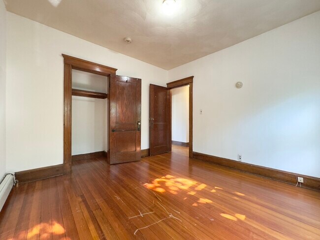 Building Photo - 67 Willow St