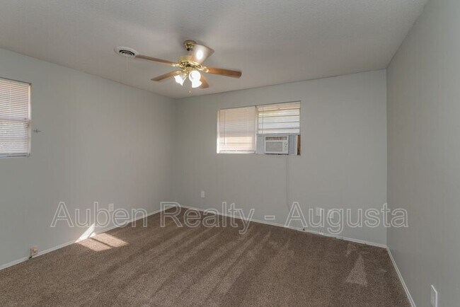 Building Photo - 1514 Bleakley St