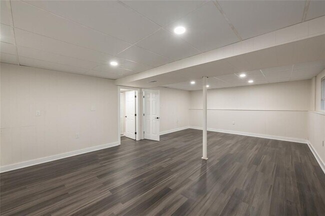 Building Photo - 237 Park Ave