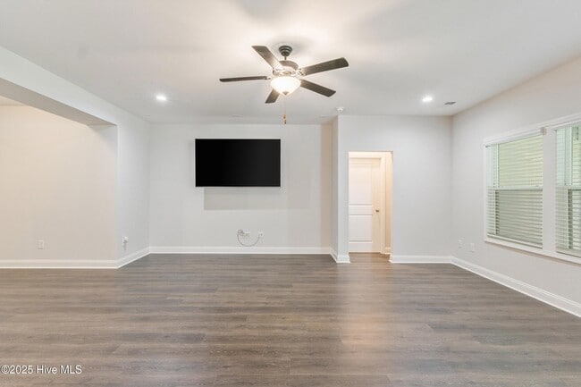 Building Photo - 570 Tullimore Ln