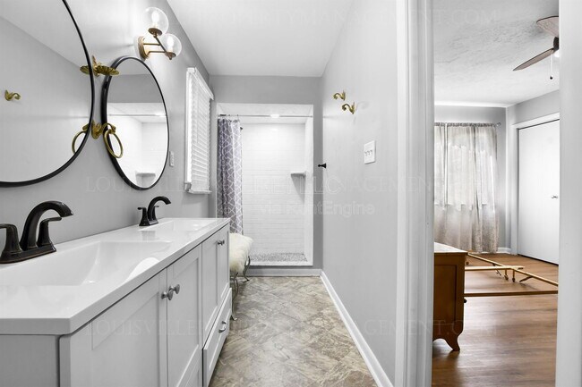 Building Photo - 6220 Applegate Ln