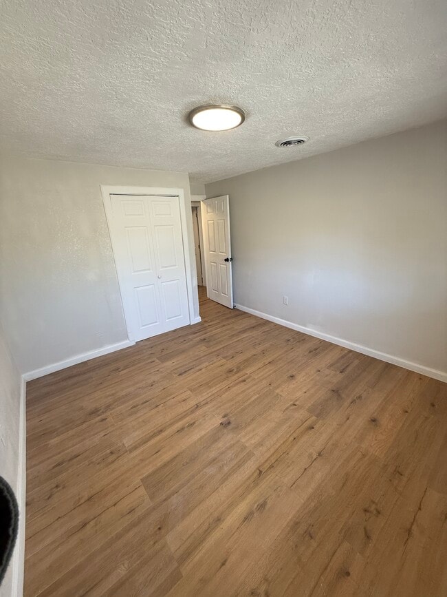 Building Photo - 37 La Ladera Rd