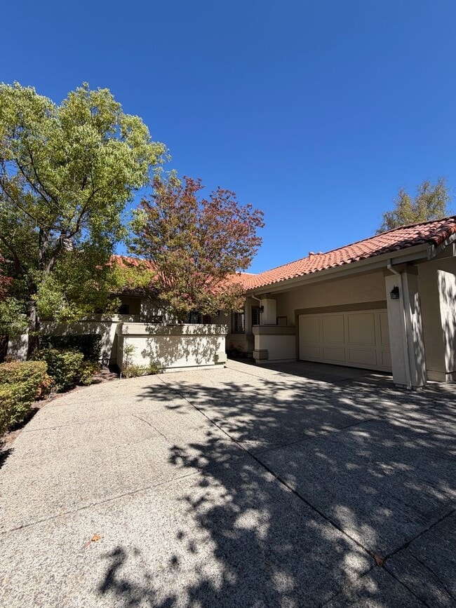 Building Photo - 742 Liquidamber Pl