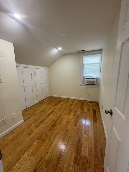 Building Photo - 510 W Main St