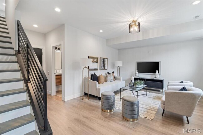 Building Photo - 513 Whittier St