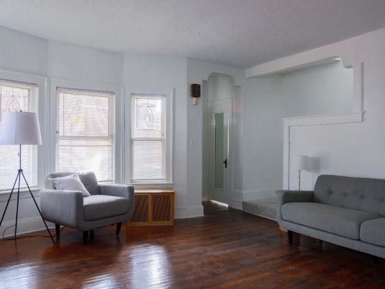 Building Photo - 2580 E 127th St