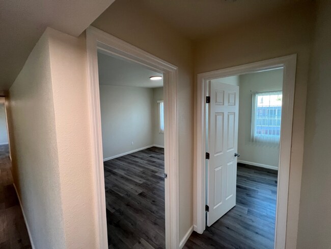 Building Photo - 924 N Van Ness Ave