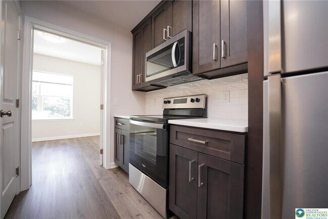 Building Photo - 1210 Eaton Ave