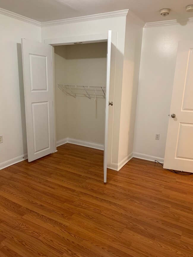 Building Photo - GAUTIER, MISSISSIPPI - Charming 2 bedroom 1 bath cottage.