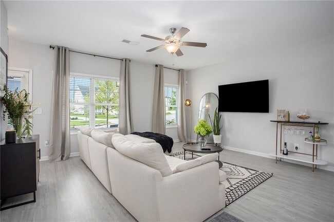 Building Photo - 1961 James Red Moore Blvd