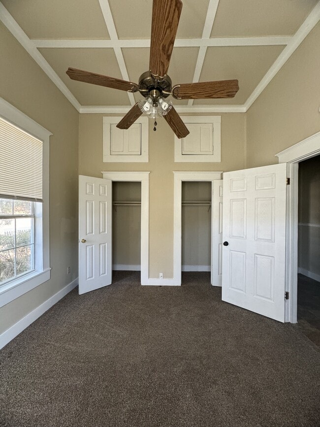 Building Photo - 302 N Burleson St