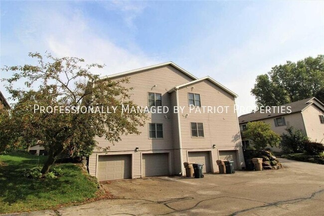 Building Photo - 2285 S Thompson Dr