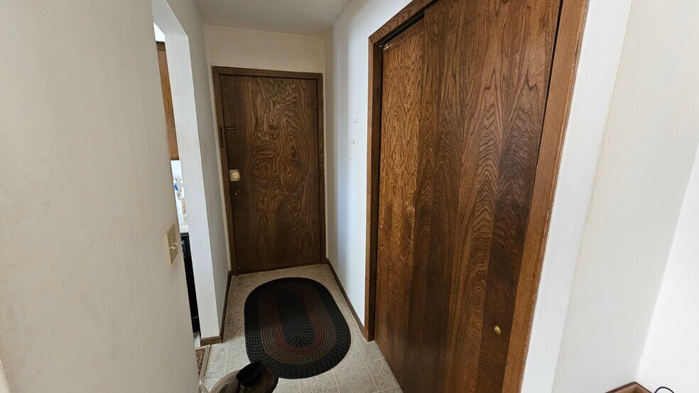 Building Photo - 812 9th Ave S