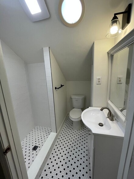 Building Photo - 3400 Rosemont Ave