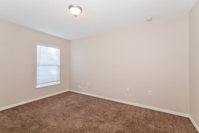 Building Photo - 2328 Kingscrest Cir