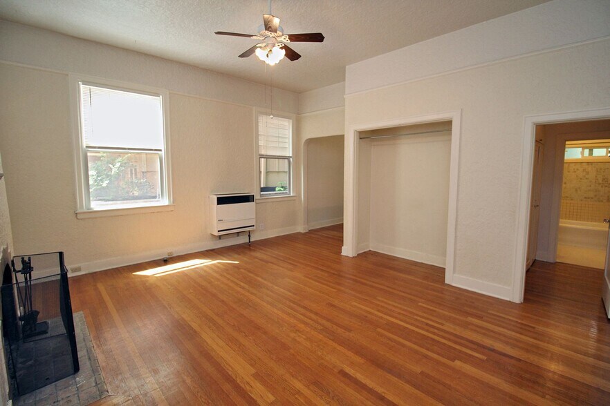 Building Photo - 2354-2362 SW Cactus Dr