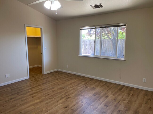 Building Photo - 143 Goldenwest Ct