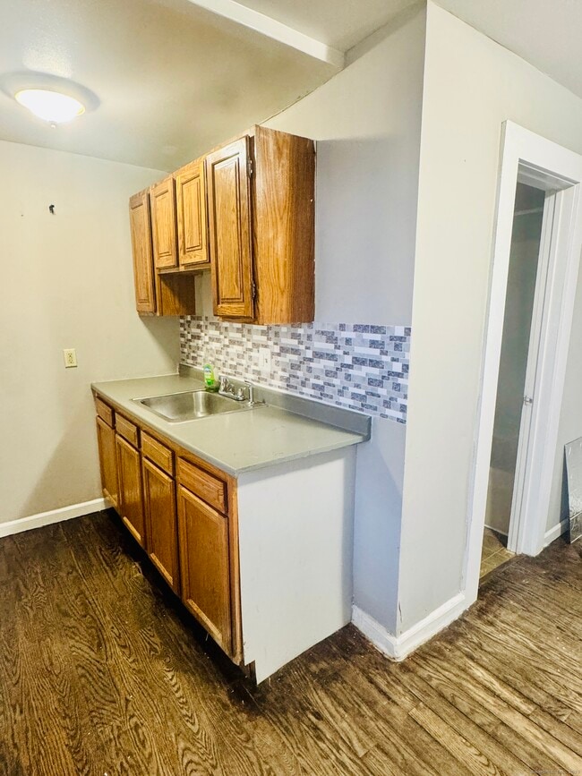 Building Photo - 90 E Elm St