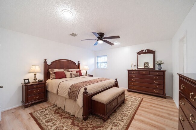 Building Photo - 15738 Fleetwood Oaks Dr