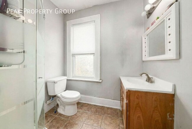 Building Photo - 396 E Northwood Ave