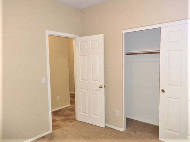 Building Photo - 1119 W Vineyard Rd