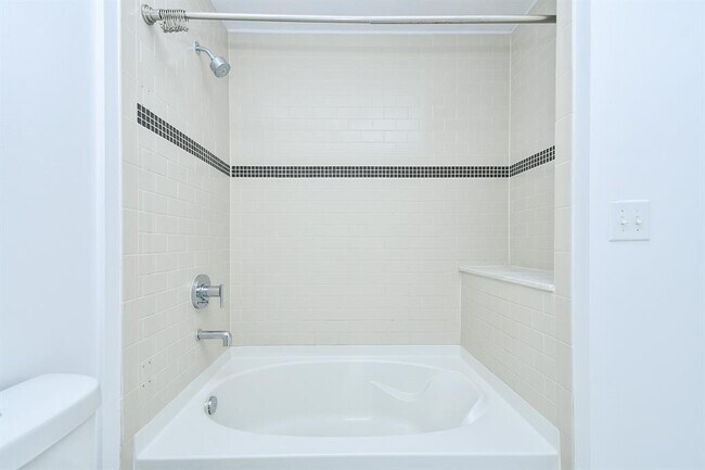 Building Photo - 5925 Almeda Rd