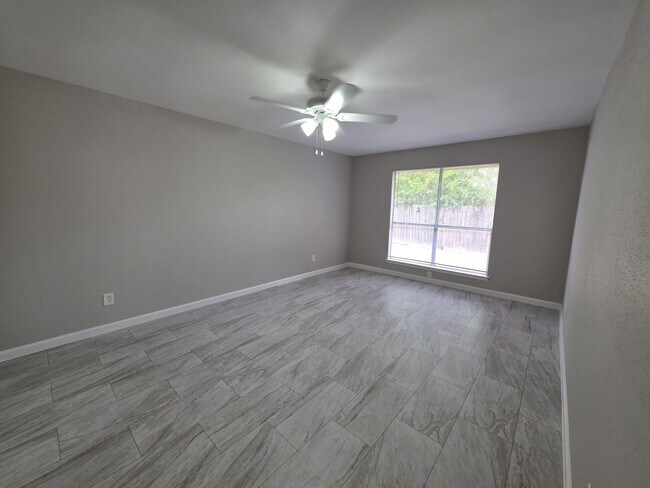 Building Photo - 6607 Pouter Dr
