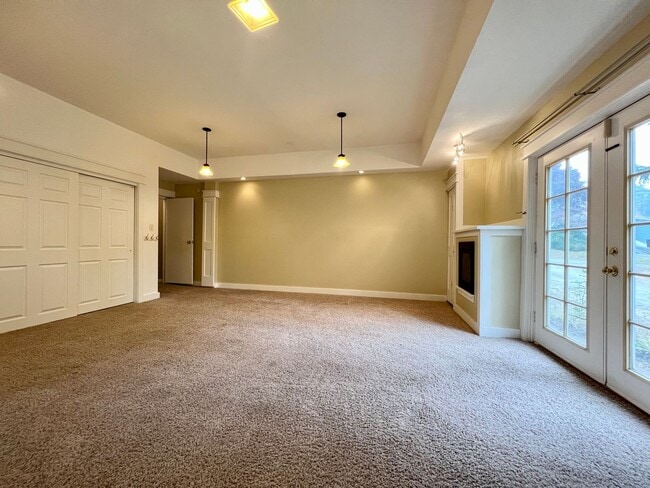 Building Photo - 10340 Fischer Pl NE