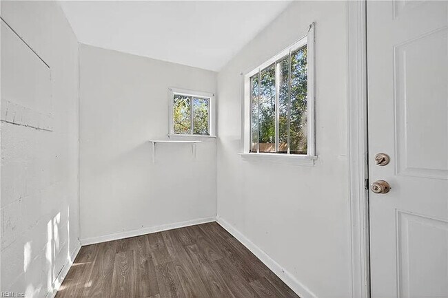 Building Photo - 1128 43rd St