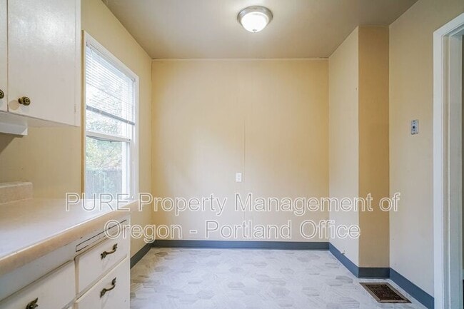 Building Photo - 4007 SW Comus St