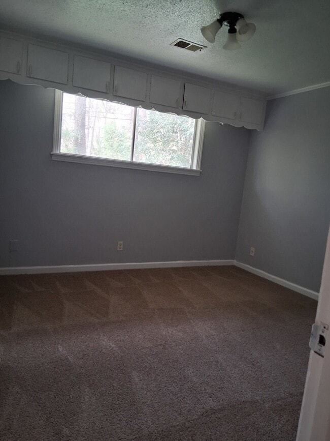 Building Photo - 1933 Wisteria Dr