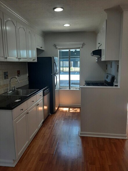 Building Photo - 1009 Murrieta Blvd