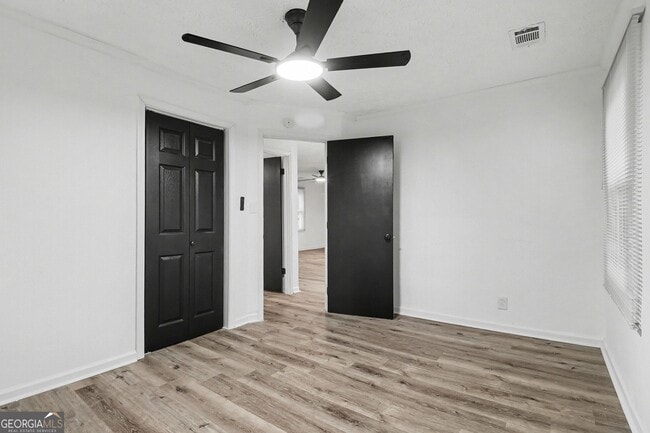 Building Photo - 2160 Dowdell Dr