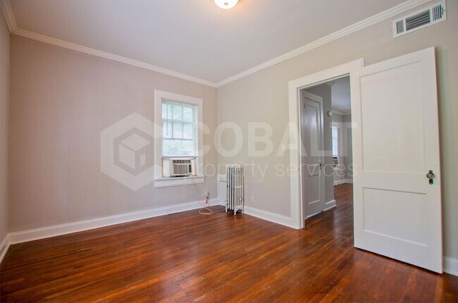 Building Photo - 674 Somerset Terrace NE