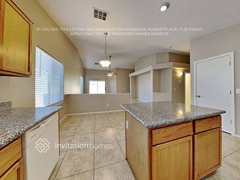 Building Photo - 2628 W Tamarisk Ave